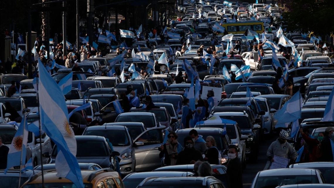 Anti-government protesters in cars demonstrate in downtown Buenos Aires on Saturday.