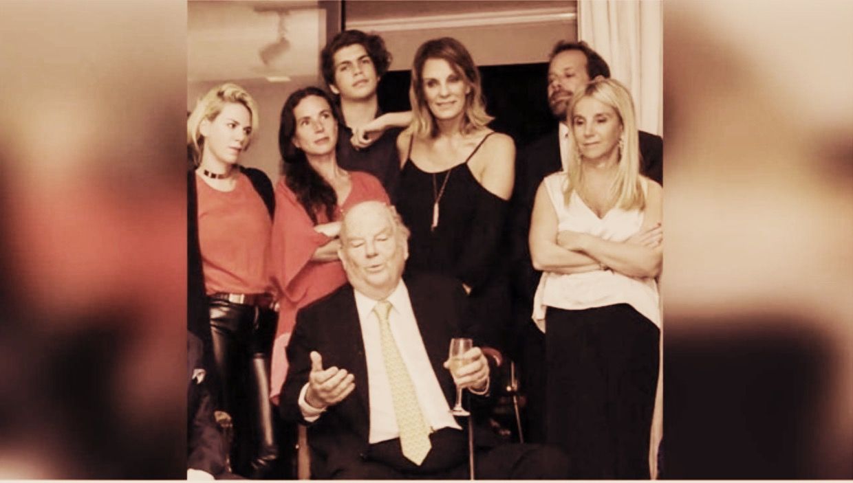 Los Mitre (de izq. a der.): Esmeralda, Rosario, Santos, Nequi Galotti, Bartolomé (h), y Dolores. Sentado, Bartolomé Mitre.