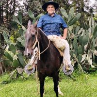 Leve mejoría en la salud del Chaqueño Palavecino tras ser internado por Coronavirus
