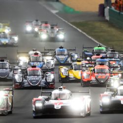 Los pilotos compiten en la 88a edición de la carrera de las 24 horas de Le Mans en el circuito de La Sarthe en Le Mans. | Foto:JEAN-FRANCOIS MONIER / AFP