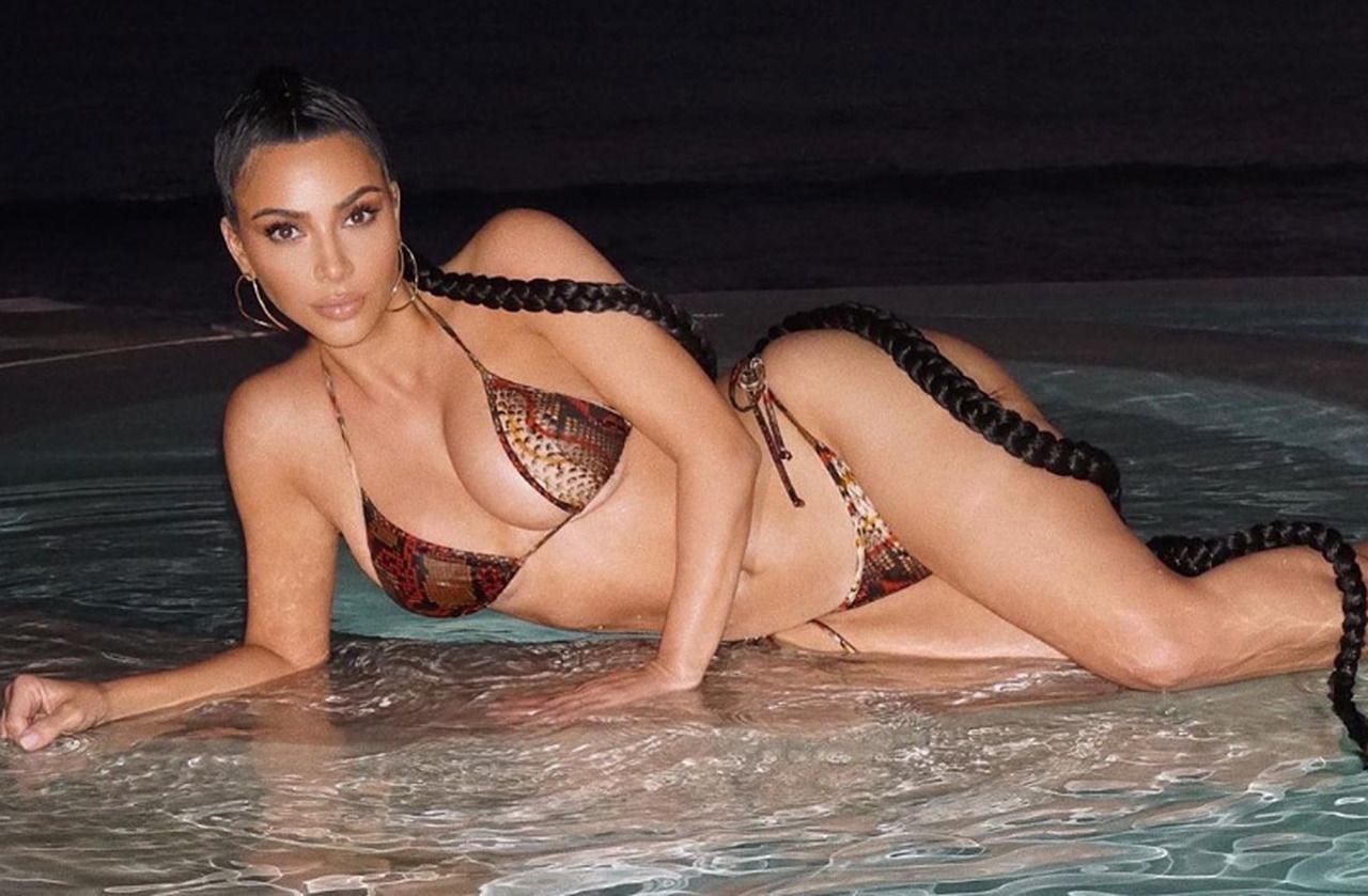 El diminuto bikini con el que Kim Kardashian encendió las redes Caras
