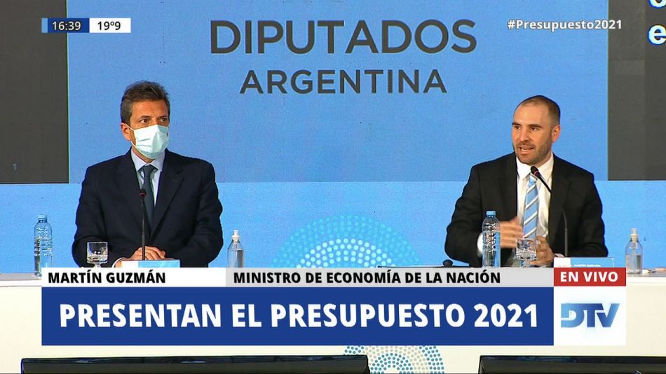 Guzman durante el acto fallido previo a la presentación del Presupuesto.