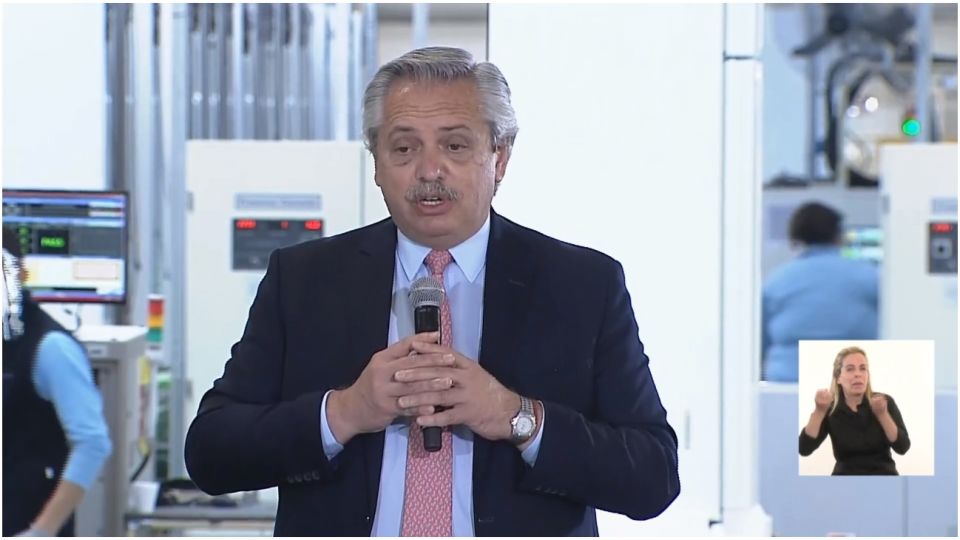 Alberto Fernández encabezó un acto en el Complejo Industrial Visuar.
