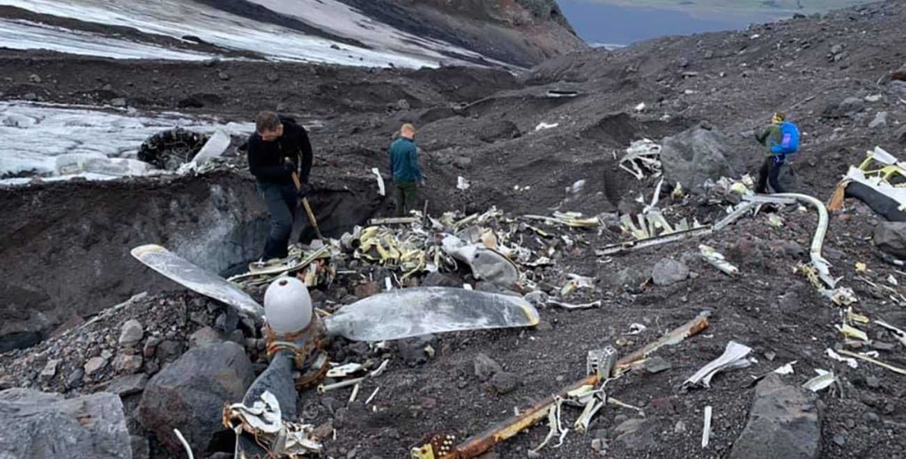 Weekend | Encuentran restos de un avión de la Segunda Guerra Mundial en un  glaciar
