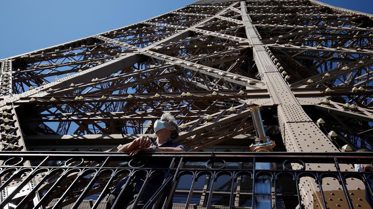 POSIBLE ATENTATODO EN LA TORRE EIFFEL