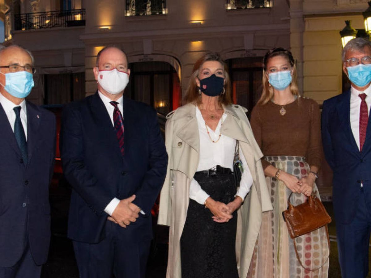 Caras | Reapareció Carolina de Mónaco con un sorprendente cambio de look