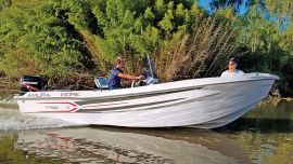 El planeo de la Amura 56 Work con el Mercury 90 HP es rápido y con un buen ángulo de trimado en navegación.