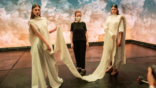 Designers: Uzal presentó sus originales prendas “germinables”