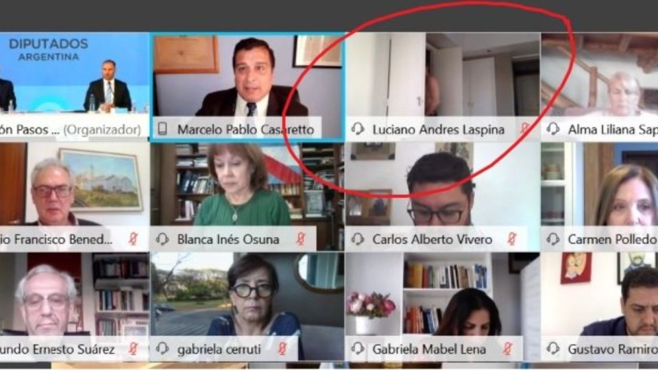 Un diputado se olvidó la cámara prendida durante la comisión de Presupuesto y Hacienda.