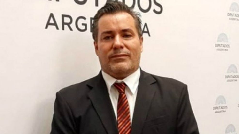 Juan Emilio Ameri, el diputado salteño suspendido por una escena sexual en plena sesión.