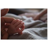 Melissa Benoist y Chris Wood, de Supergirl, se convirtieron en padres