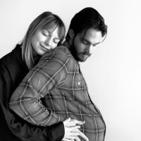 Melissa Benoist y Chris Wood, de Supergirl, se convirtieron en padres