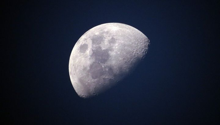 Luna de hoy en capricornio: así afecta a tu signo el 19 de mayo
