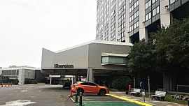 Así se trabaja en Sheraton Buenos Aires para atender a los huéspedes respetando el distanciamiento social y las indicaciones sanitarias.