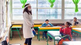 Uruguay implementó el retorno gradual a las clases presenciales hace un mes.