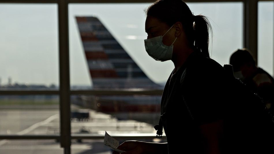 Travelers At Reagan Airport As Airlines Headed For Record Weekly Gain
