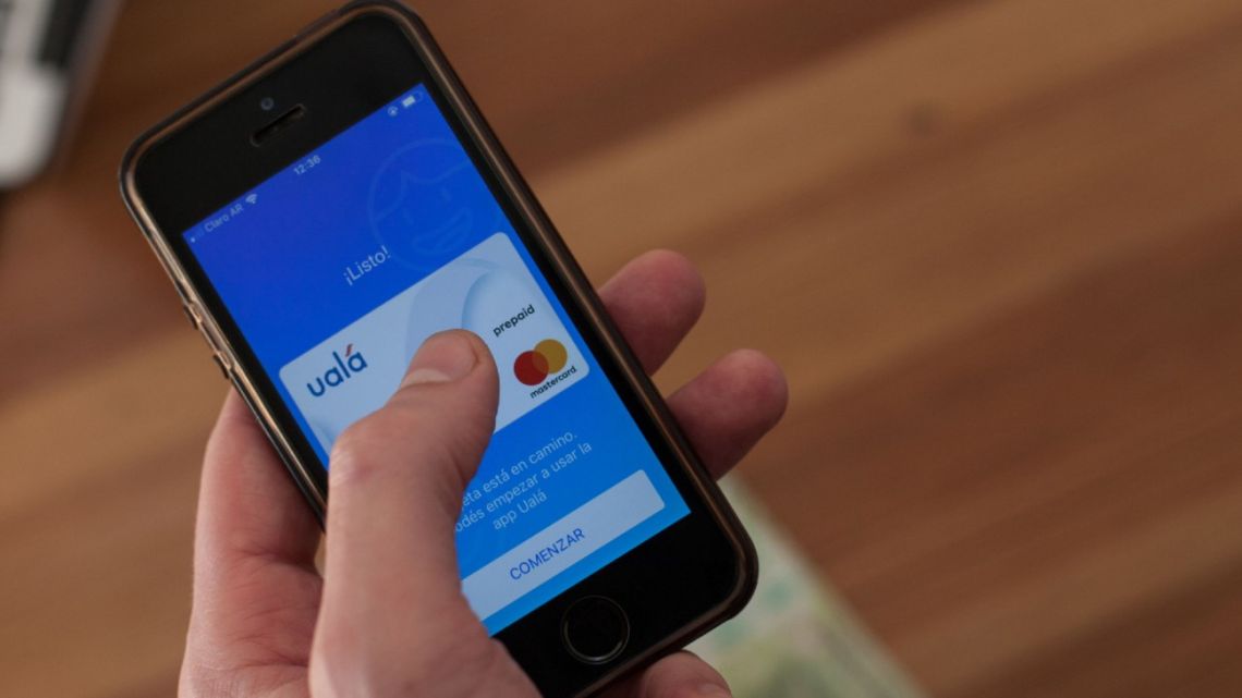 In a country where distrust of banks makes people more likely to stuff cash under a mattress than in a checking account, the Ualá mobile banking app has made inroads. Now it's looking to Mexico.