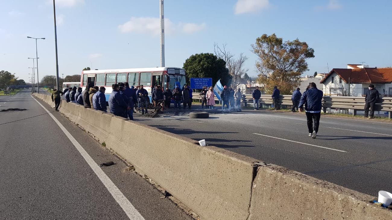 Corte de choferes en avenida General Paz