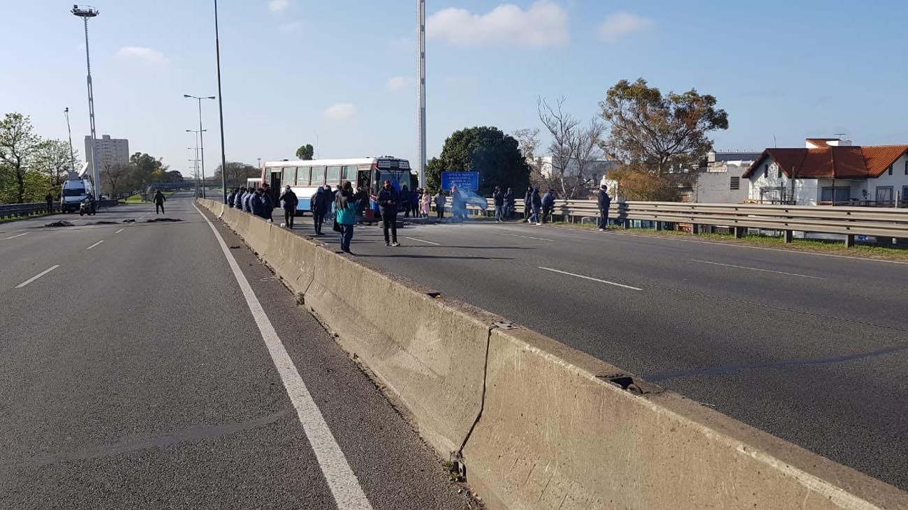 Corte de choferes en avenida General Paz