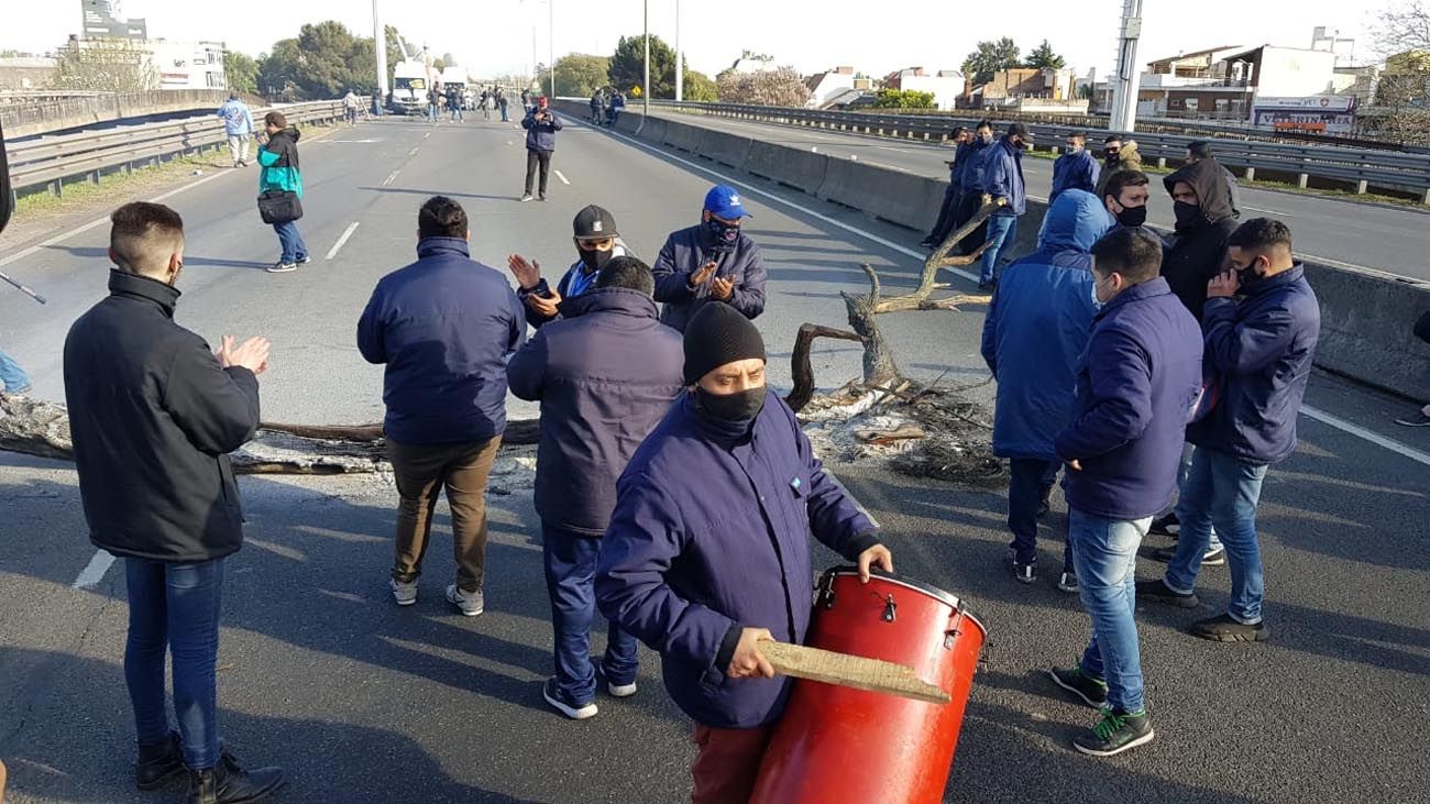 Corte de choferes en avenida General Paz