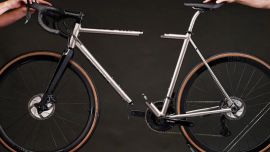 Esta ingeniosa propuesta presenta un cuadro que se puede dividir gracias unos puntos de unión que se encuentran en los tubos diagonal y horizontal del cuadro.