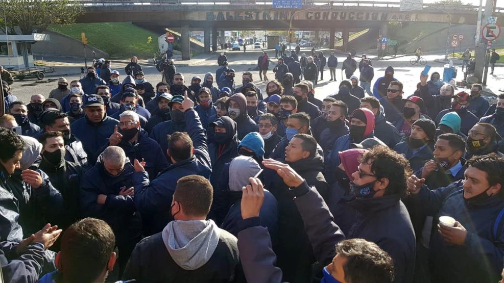 Corte de choferes en avenida General Paz 20201002