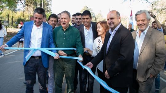 TENSIÓN. Schiaretti en 2019 con Salibi, Romero, Canto y Bustos, los intendentes de Sierras Chicas.