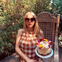 El baby shower primaveral de Emma Roberts a la espera de su primer hijo