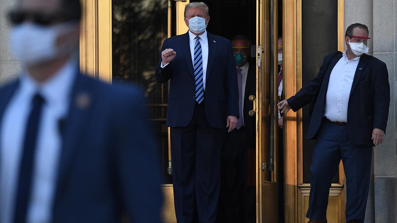 Trump saliendo del hospital