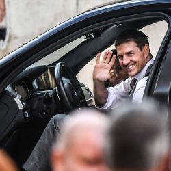 El actor estadounidense Tom Cruise saluda durante el rodaje de  | Foto:Alberto Pizzoli / AFP