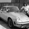 Foto de archivo. Eddie posa junto a uno de sus Porsche