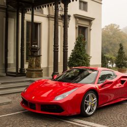 Desde Villa Cora también se puede recorrer la Toscana en Ferrari.