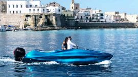 La Mambo tiene el sello distintivo de ser la primera lancha compuesta por fibra continua termoestable.