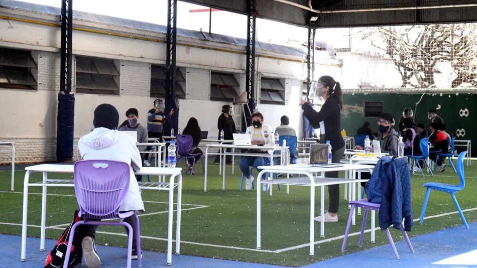 Alumnos porteños vuelven a clases 20201008