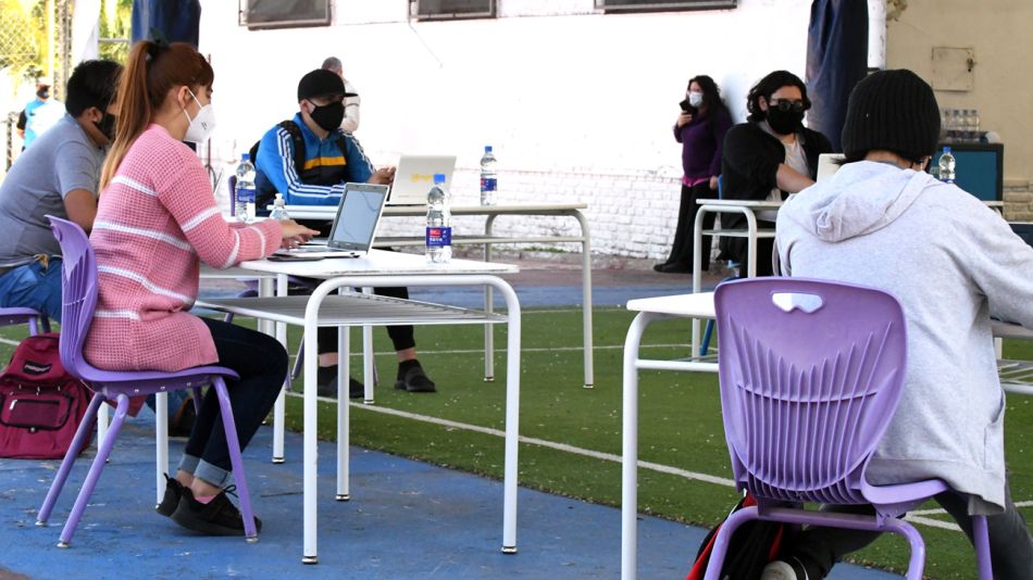 Alumnos porteños vuelven a clases 20201008