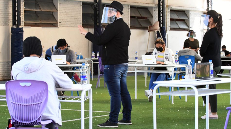 Alumnos porteños vuelven a clases 20201008