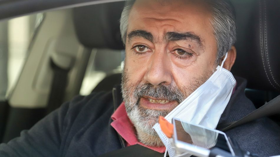 Héctor Daer, el titular de la CGT, llegando a la sede de la UOCRA para reunirse con los representantes del FMI.