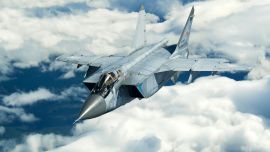 El MiG-31 es un caza diseñado por la oficina de diseño soviética Mikoyán, cuya misión incluye la intercepción aérea y la escolta táctica de bombarderos.