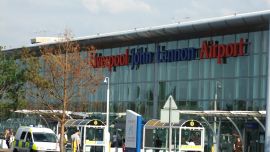 Por el aeropuerto Liverpool John Lennon transitan más de 5.00.000 de personas por año.