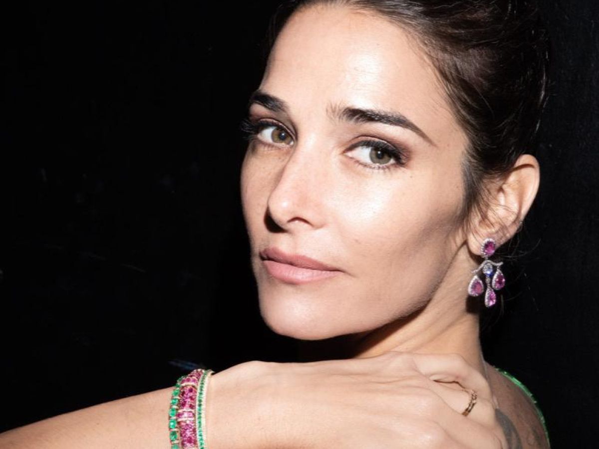 Caras | Con un look rayado y bicolor, Juana Viale causó ...