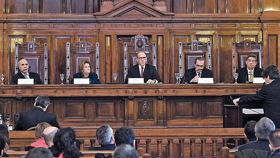 Jueces. Debaten si centrarse en el caso o en tema de traslados.
