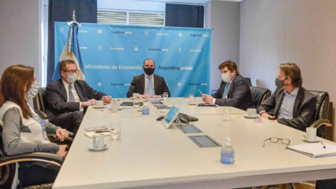 Members of the IMF's mission team, pictured during a meeting with Economy Minister Martín Guzmán and Central Bank chief Miguel Ángel Pesce..