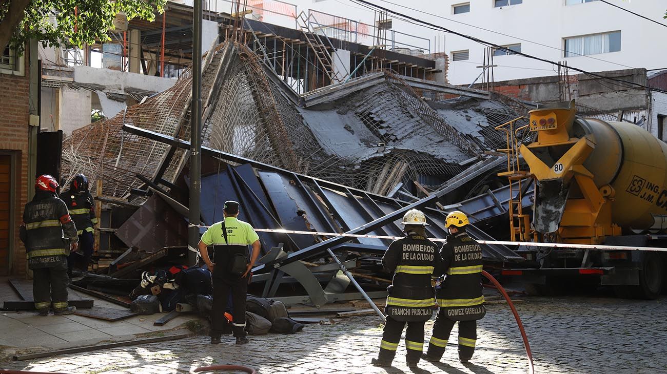  Un derrumbe se produjo esta tarde en un edificio en construccion en el barrio de Belgrano.