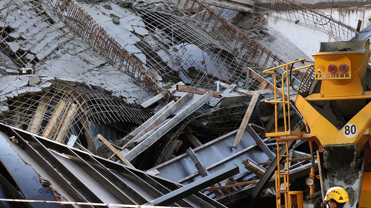  Un derrumbe se produjo esta tarde en un edificio en construccion en el barrio de Belgrano.