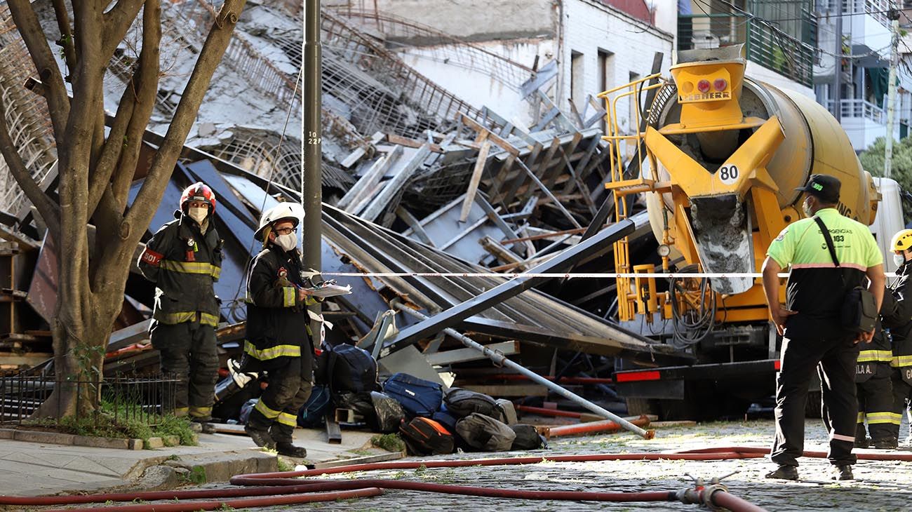  Un derrumbe se produjo esta tarde en un edificio en construccion en el barrio de Belgrano.