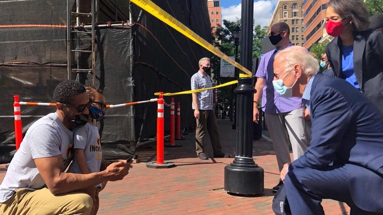  Joe Biden compartió una imagen en las redes sociales que lo mostraba durante una marcha en memoria de George Floyd en Delaware.