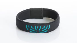 Este dispositivo se basa en la tecnología SmartLifeCollar®, conformada por diferentes sensores de última generación que registran la actividad física del usuario.