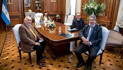El romance entre el Gobierno y la agroindustria, y los celos del campo