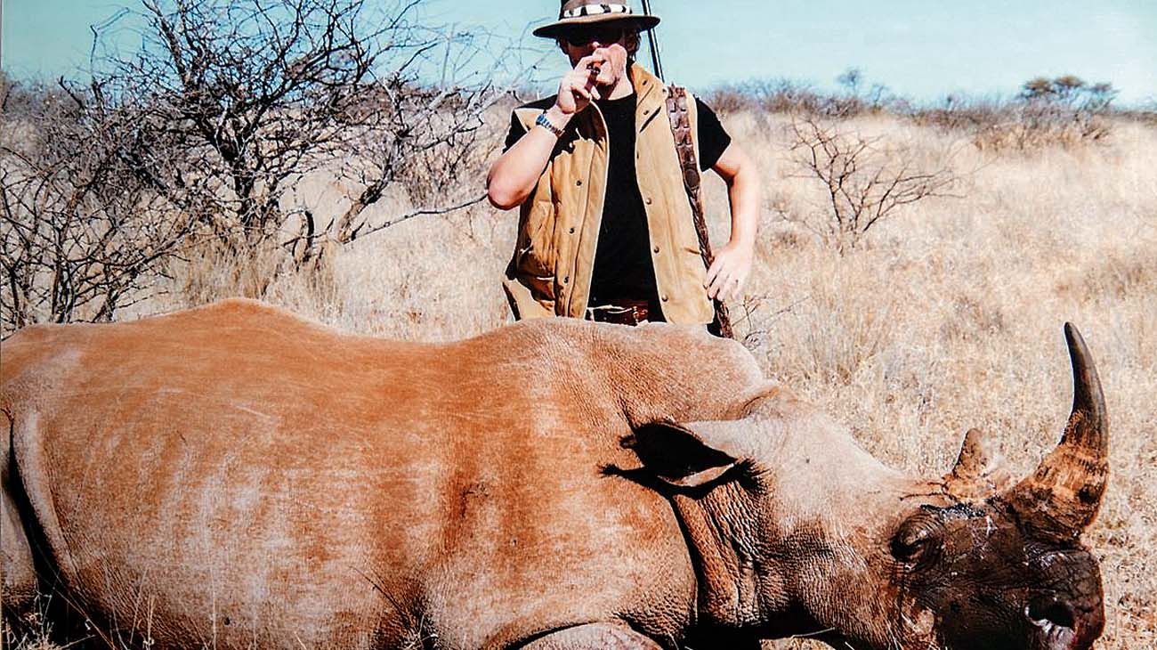Cazadores en África.