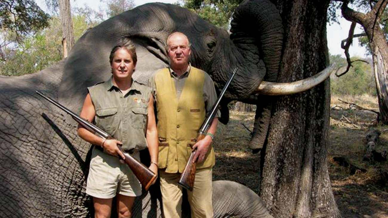 Cazadores en África.